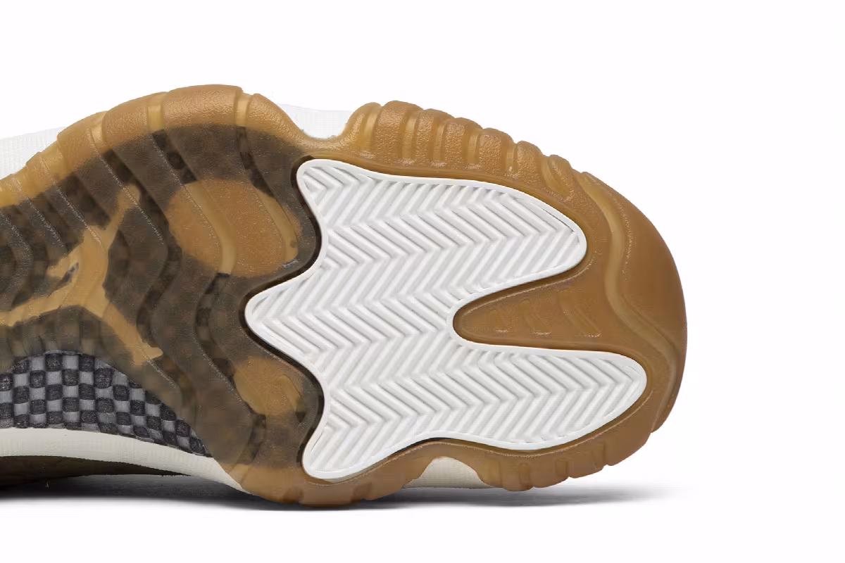 Women's Air Jordan 11 Olive Lux, view 6