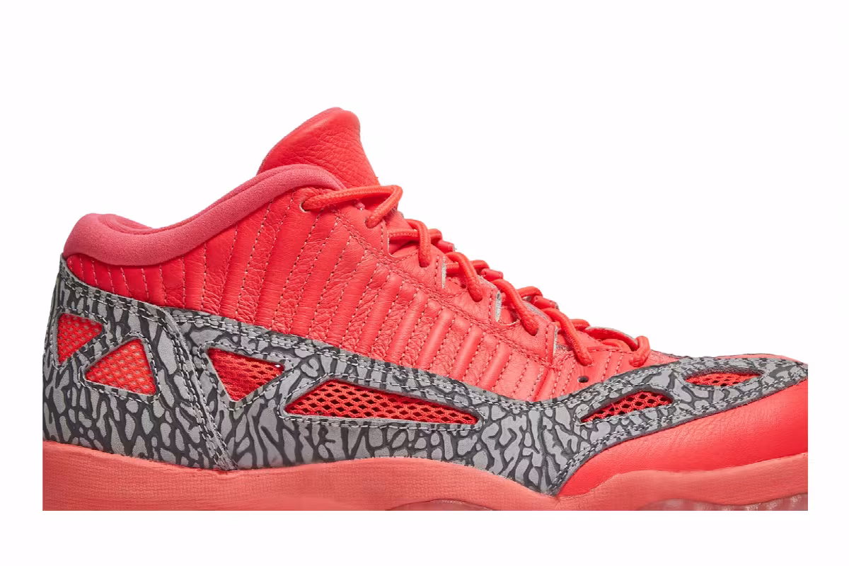 Air Jordan 11 Low IE Flash Crimson, view 3
