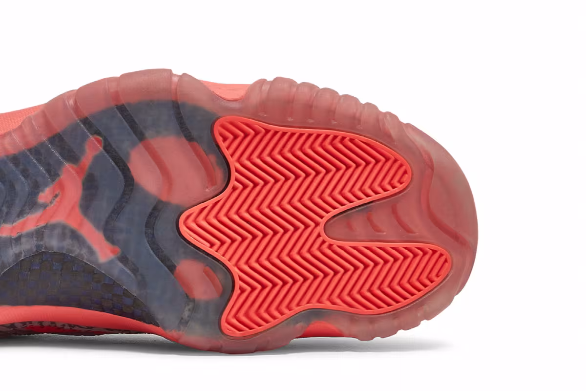 Air Jordan 11 Low IE Flash Crimson, view 6
