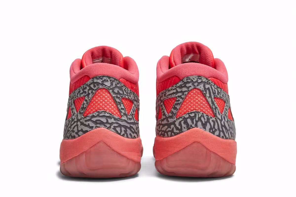 Air Jordan 11 Low IE Flash Crimson, view 7