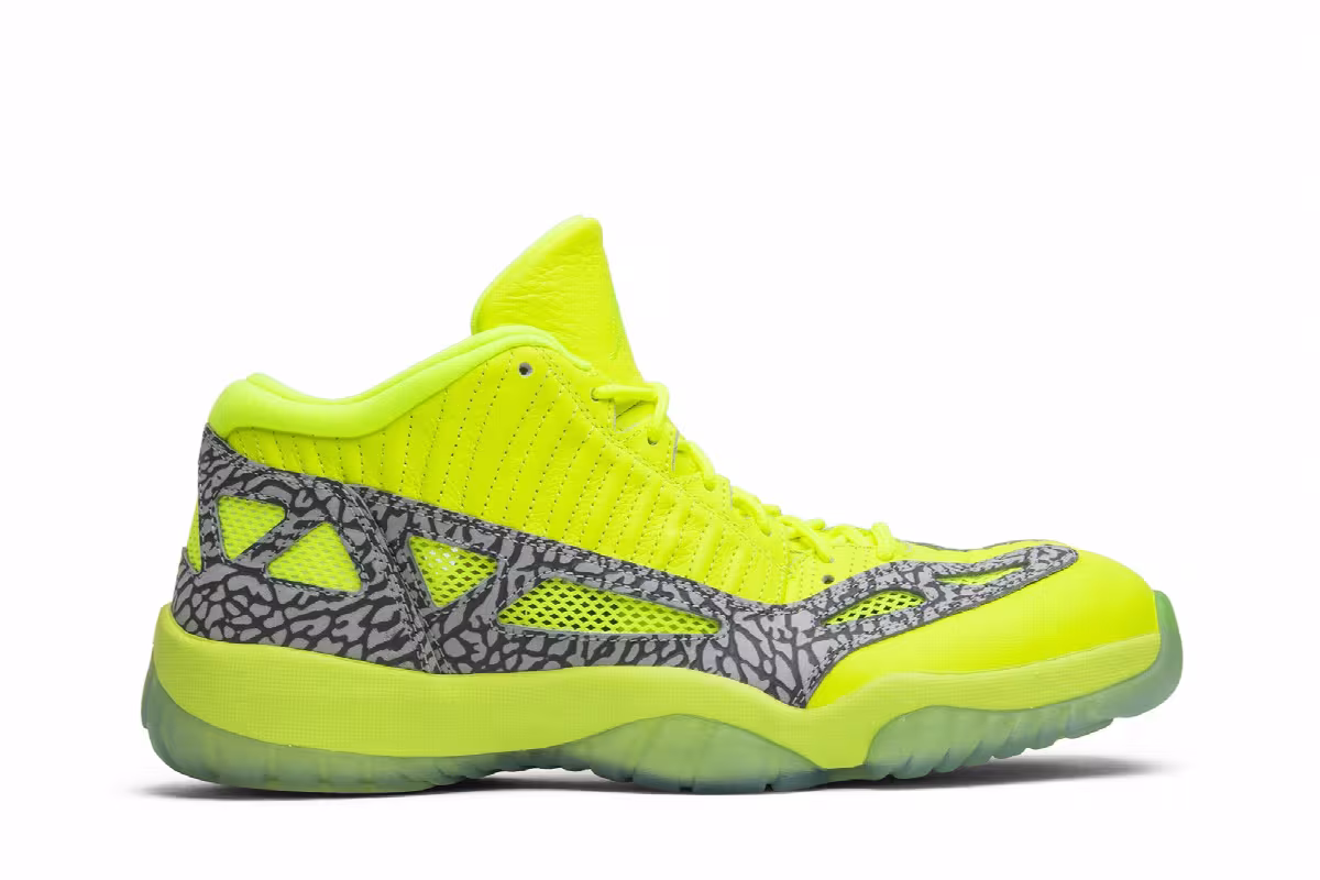 Air Jordan 11 Low IE Volt, view 2