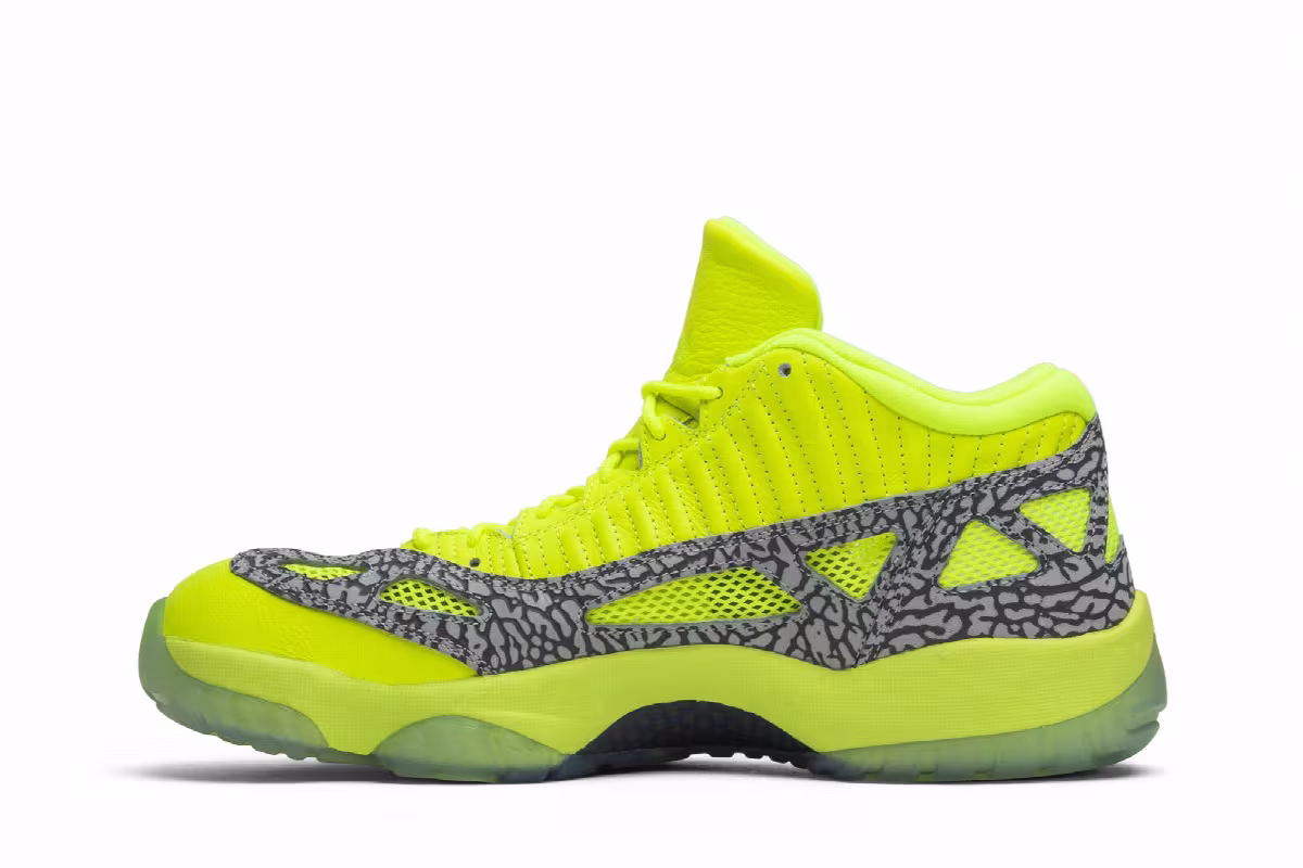 Air Jordan 11 Low IE Volt, view 4