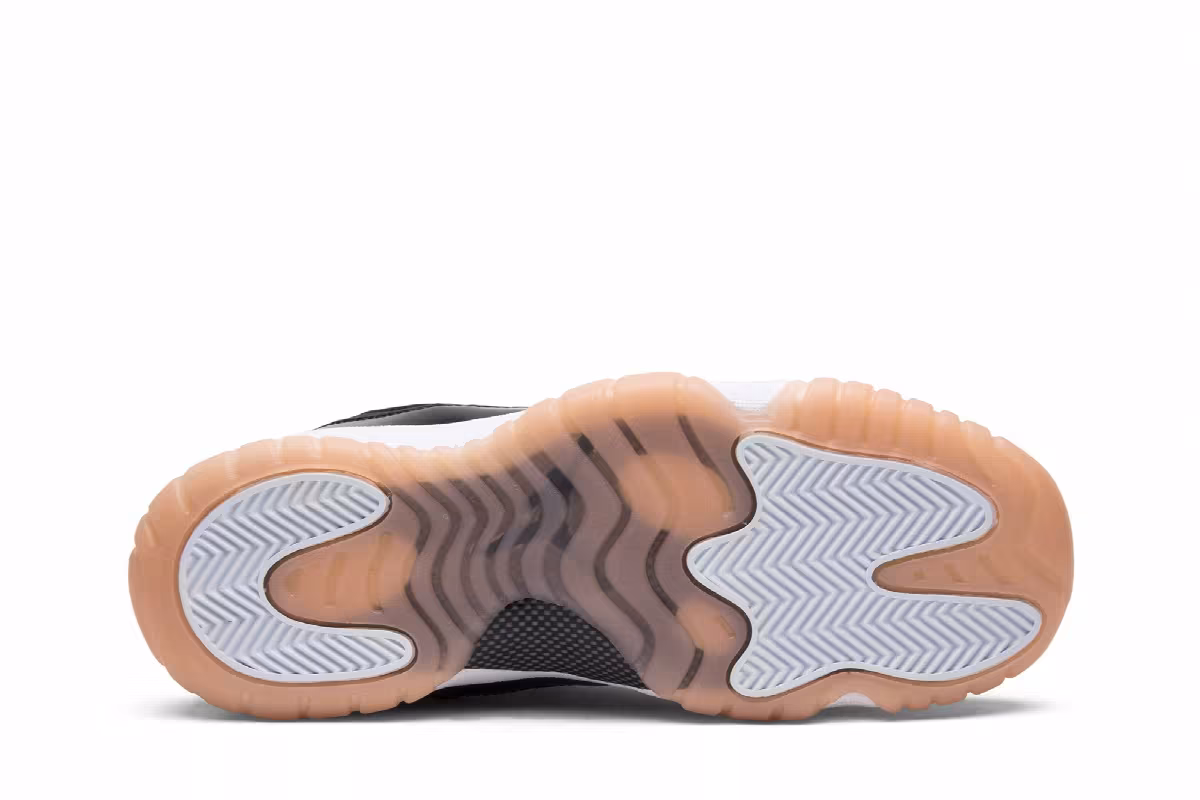 Air Jordan 11 Low GG Bleached Coral, view 5