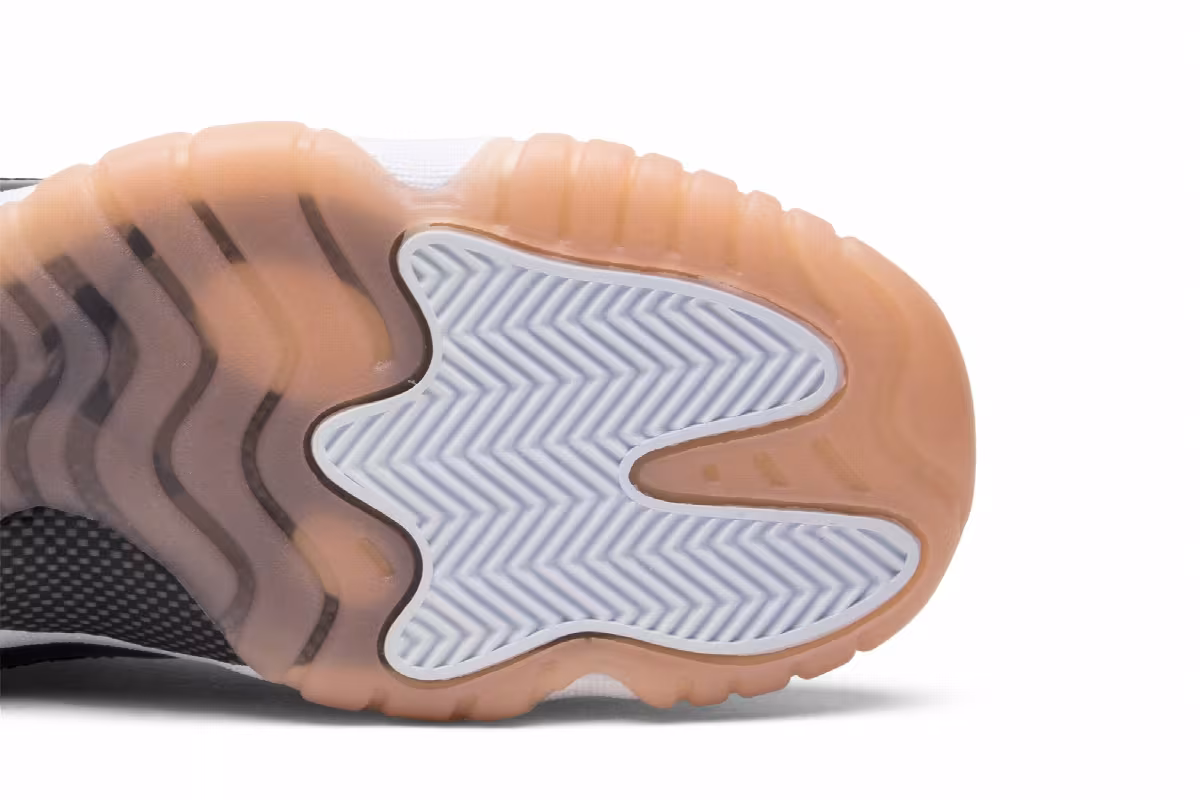 Air Jordan 11 Low GG Bleached Coral, view 6