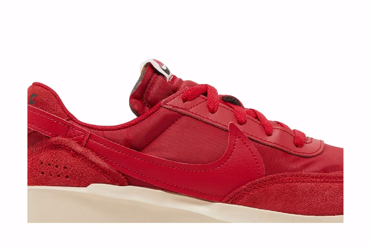Nike Women's Waffle Debut Gym Red, view 3