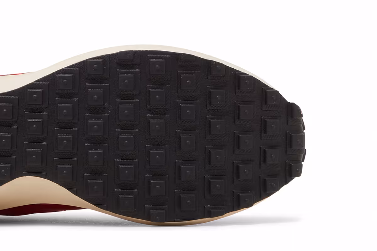 Nike Women's Waffle Debut Gym Red, view 6