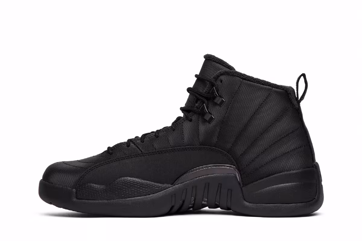 Air Jordan 12 Winterized Triple Black, view 4