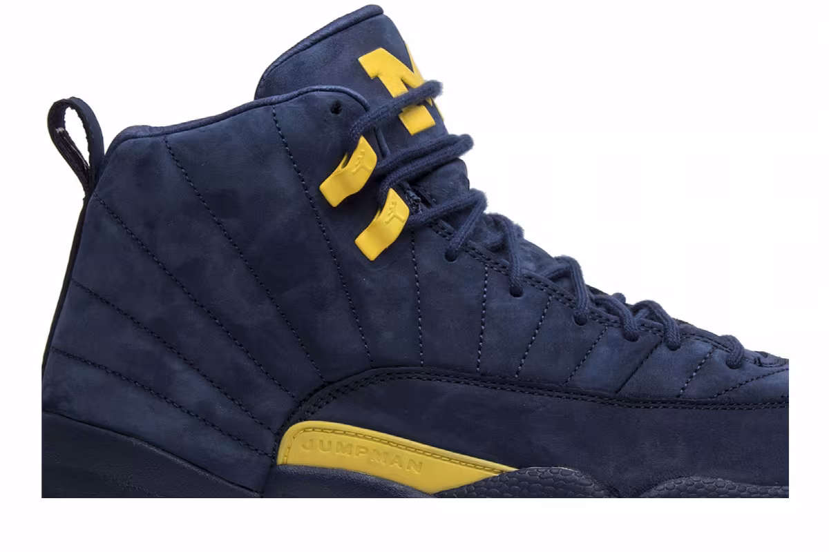 Air Jordan 12 Michigan, view 3