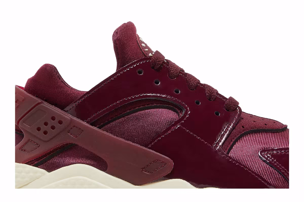 Nike Women's Air Huarache Dark Beetroot, view 3