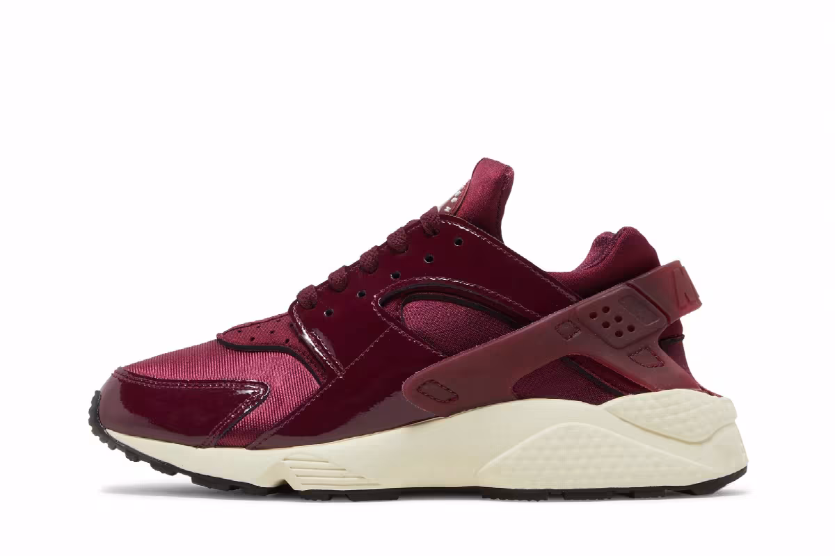 Nike Women's Air Huarache Dark Beetroot, view 4