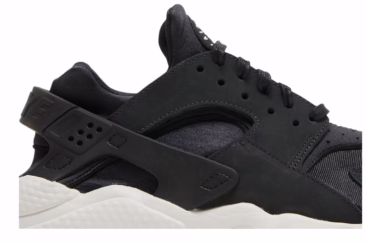 Nike Air Huarache Off Noir, view 3