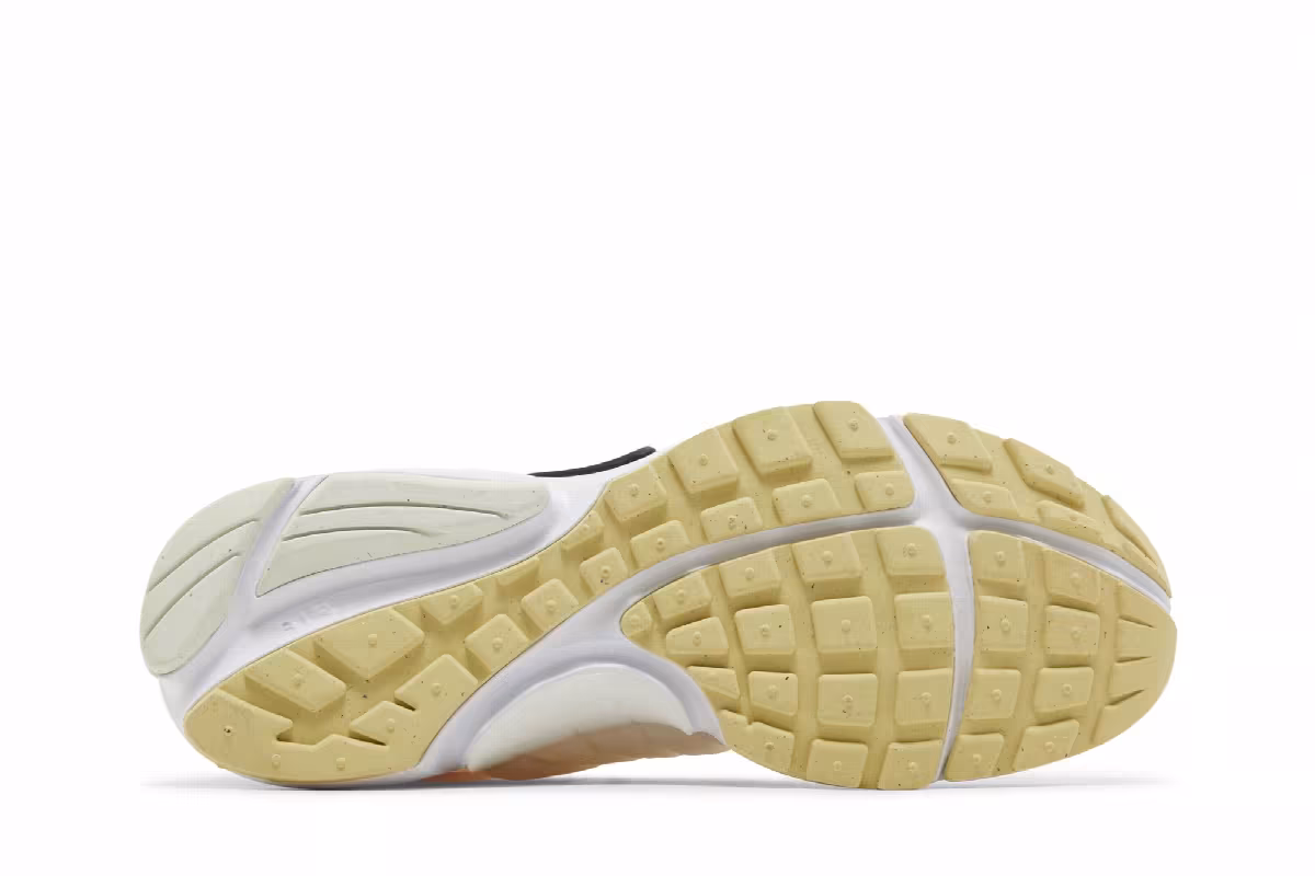 Nike Women's Air Presto Light Soft Pink, view 5