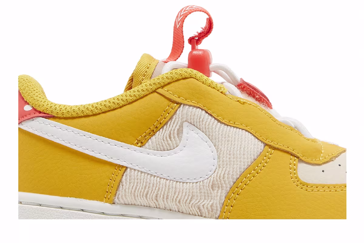 Nike Force 1 Toggle SE TD Yellow Ochre Pearl White, view 3