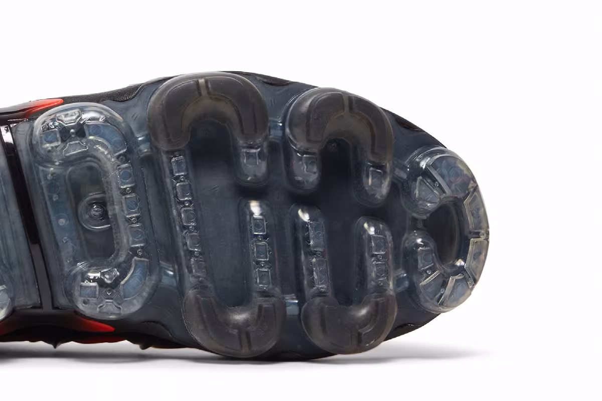 Nike Air VaporMax Plus Black Crimson Gradient, view 6