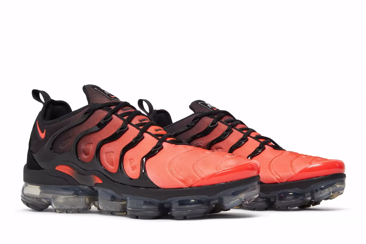 Nike Air VaporMax Plus Black Crimson Gradient, view 9