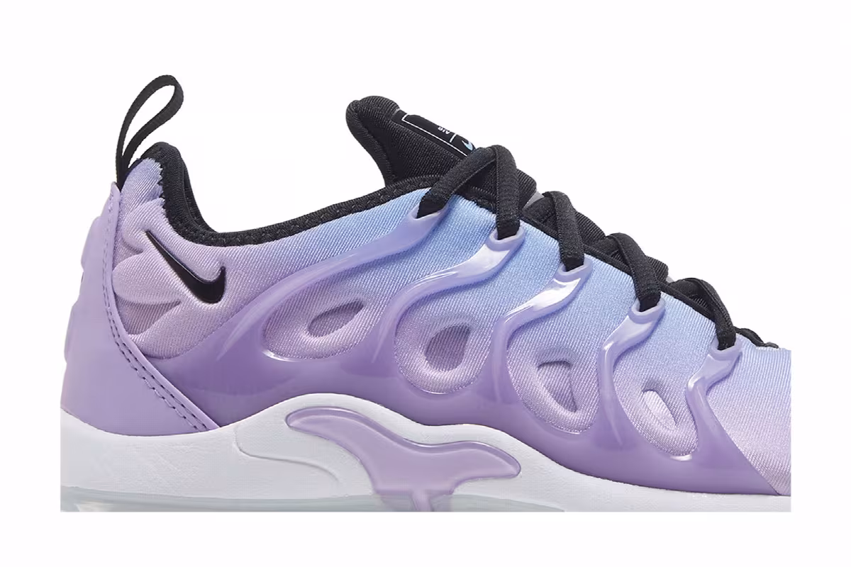 Nike Women's Air VaporMax Plus Lilac University Blue Gradient, view 3