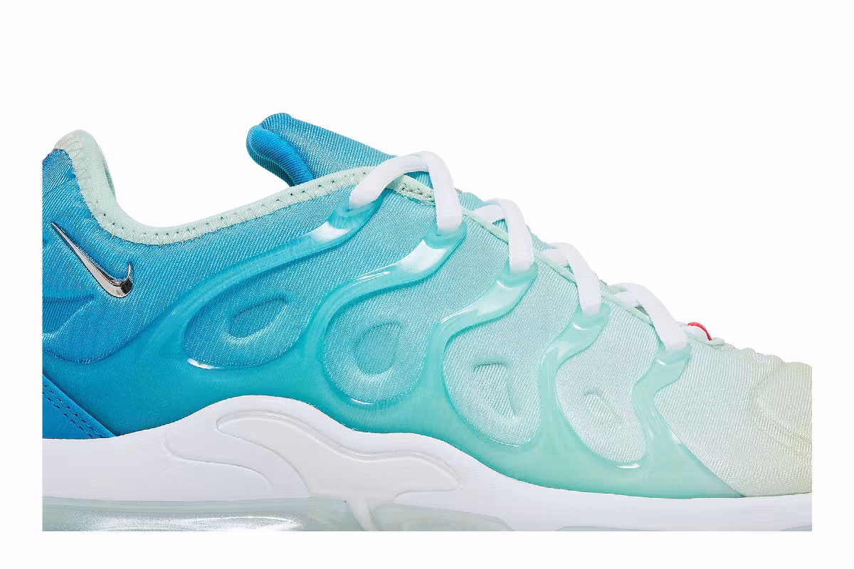 Nike Women's Air VaporMax Plus Mint Foam Laser Blue, view 3