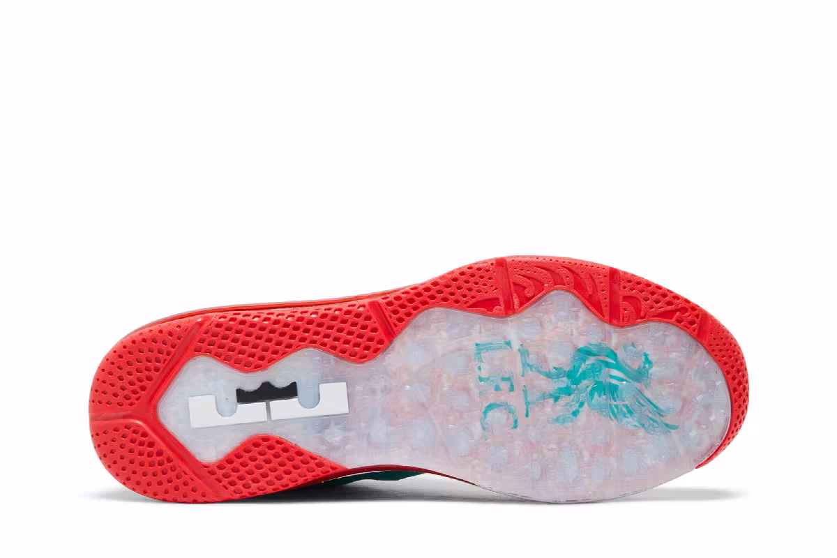 Nike LeBron 9 Low Reverse Liverpool, view 5