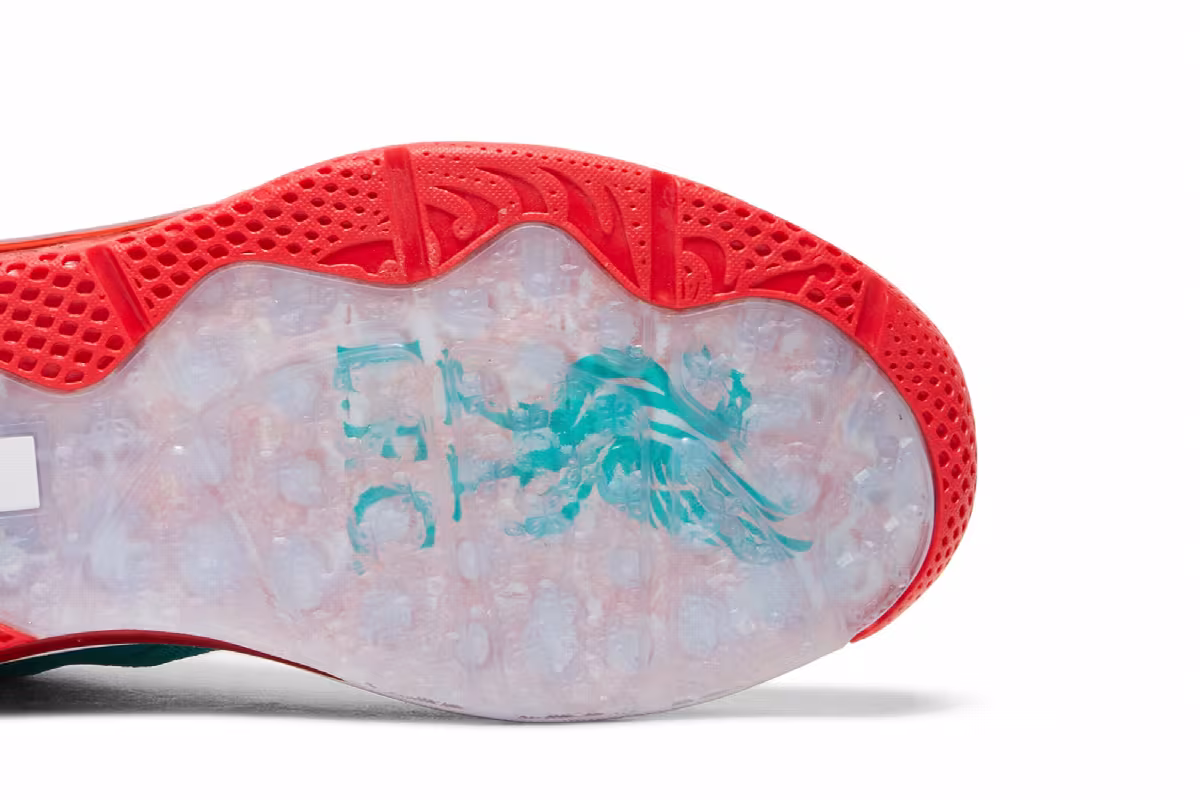 Nike LeBron 9 Low Reverse Liverpool, view 6