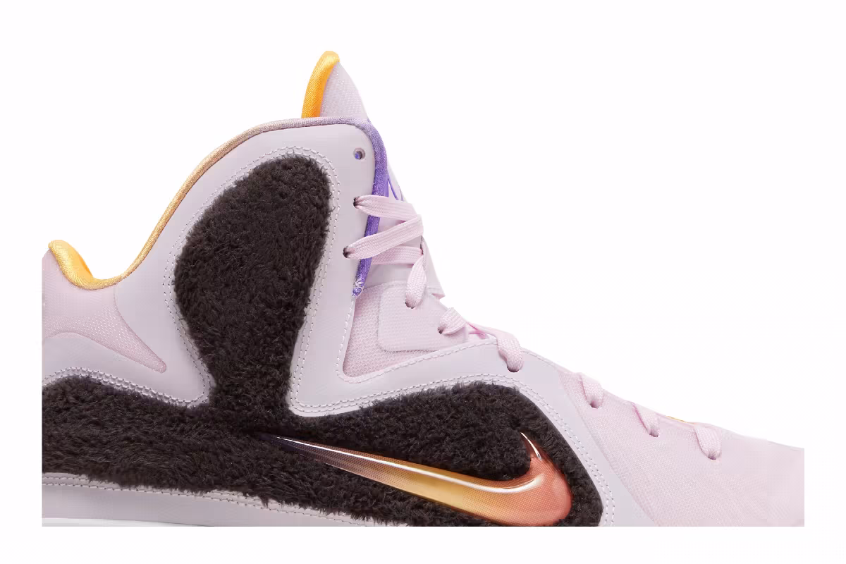 Nike LeBron 9 Regal Pink, view 3