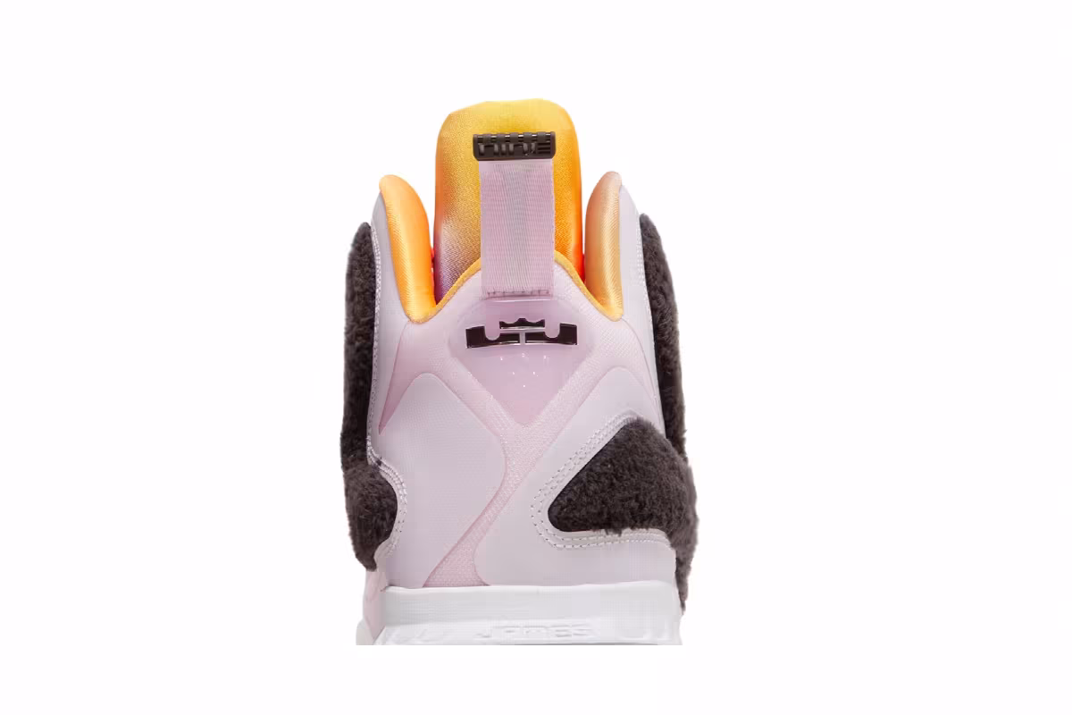 Nike LeBron 9 Regal Pink, view 8