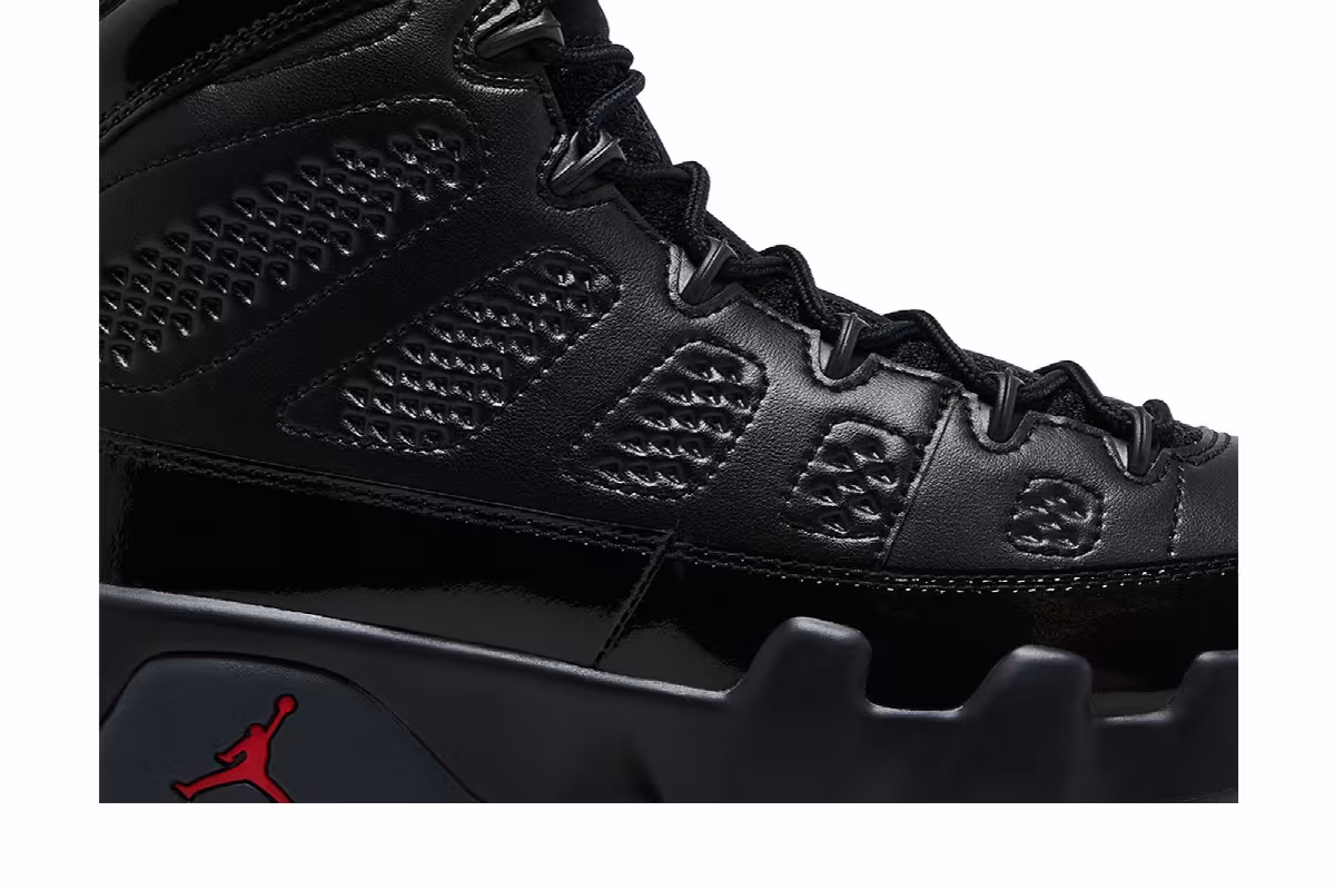 Air Jordan 9 Bred, view 3
