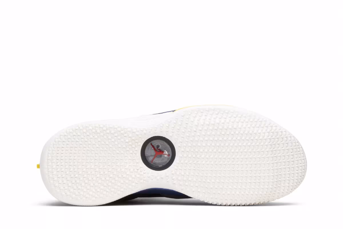 Air Jordan 33 Tech Pack, view 5