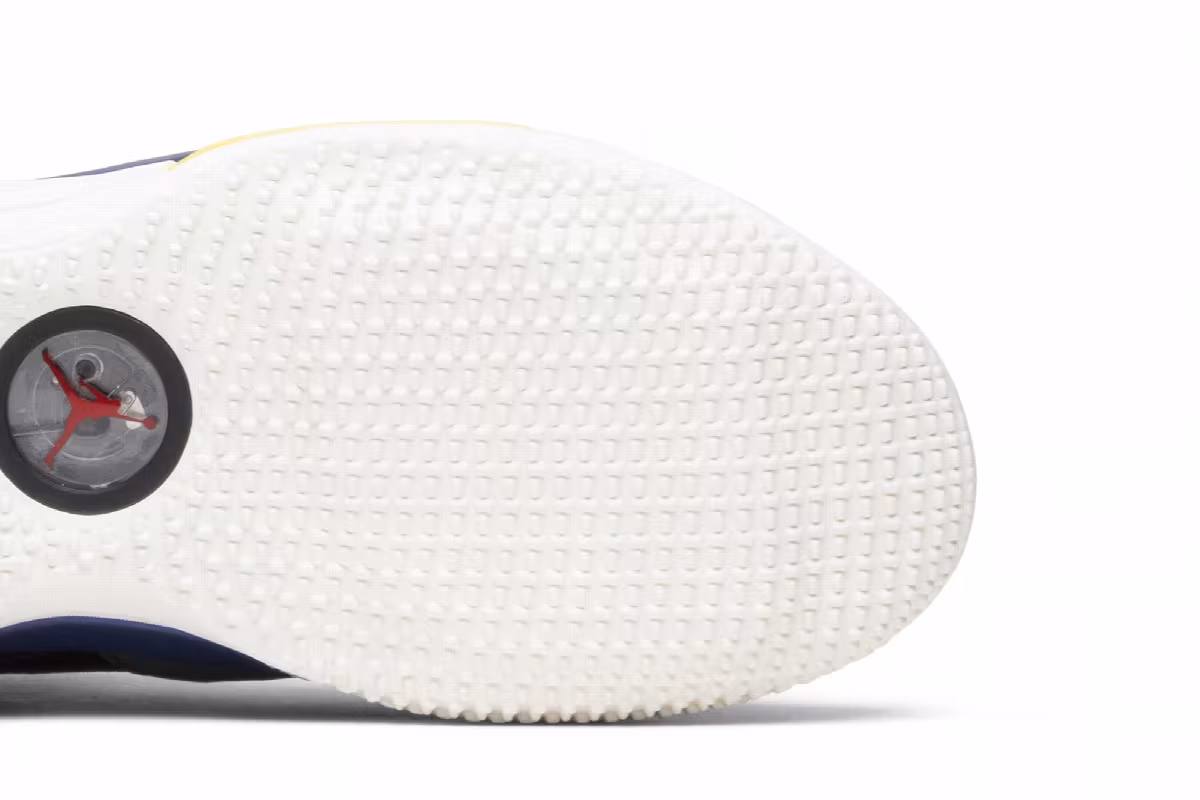 Air Jordan 33 Tech Pack, view 6