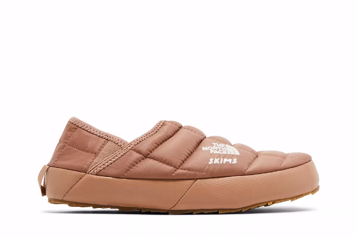 SKIMS x The North Face Women's Thermoball Traction Mule 5 Sienna, view 2