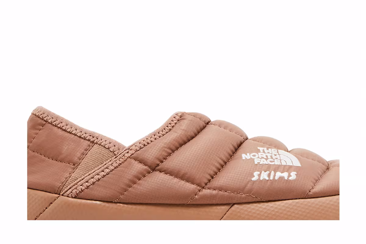 SKIMS x The North Face Women's Thermoball Traction Mule 5 Sienna, view 3