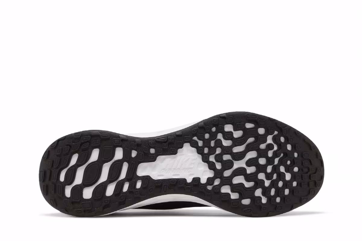 Nike Revolution 6 FlyEase Next Nature Black White, view 5