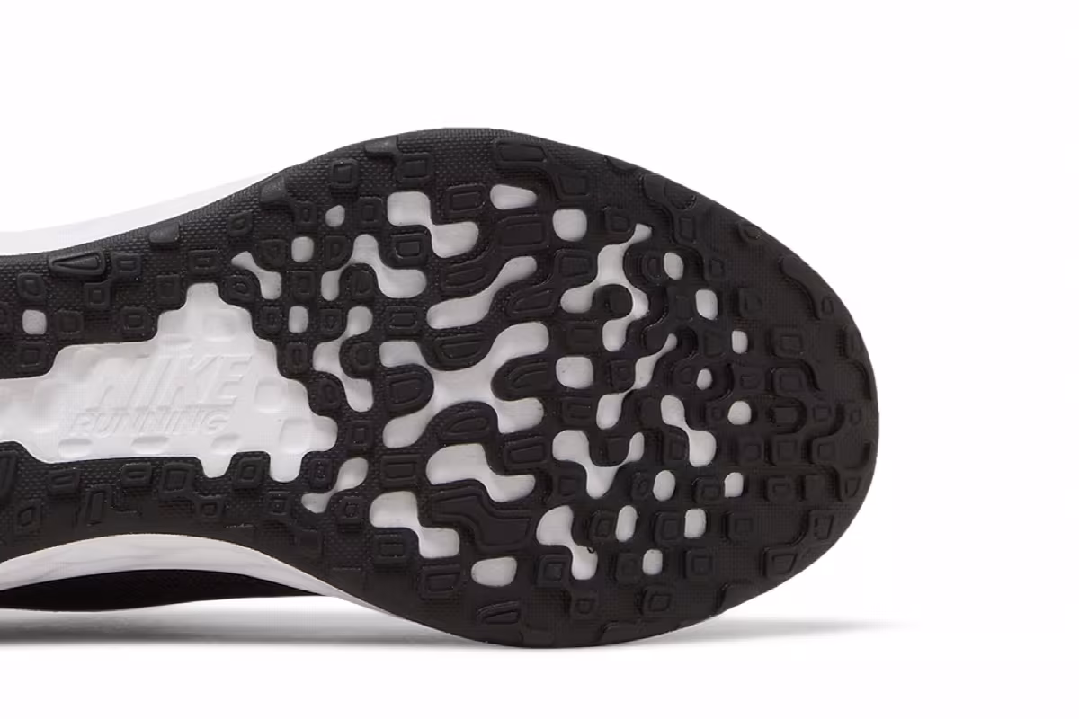 Nike Revolution 6 FlyEase Next Nature Black White, view 6