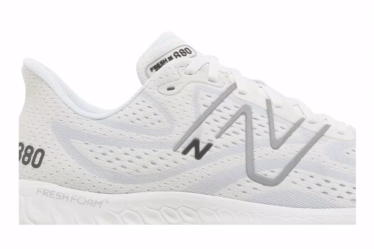New Balance Fresh Foam X 880v13 4E Wide White Silver Metallic, view 3
