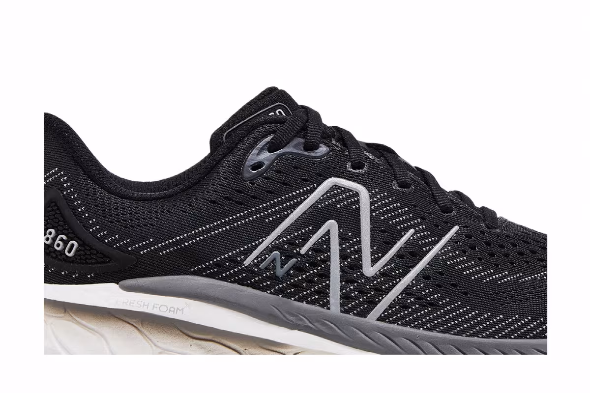 New Balance Women's Fresh Foam X 860v13 2E Wide Black White, view 3