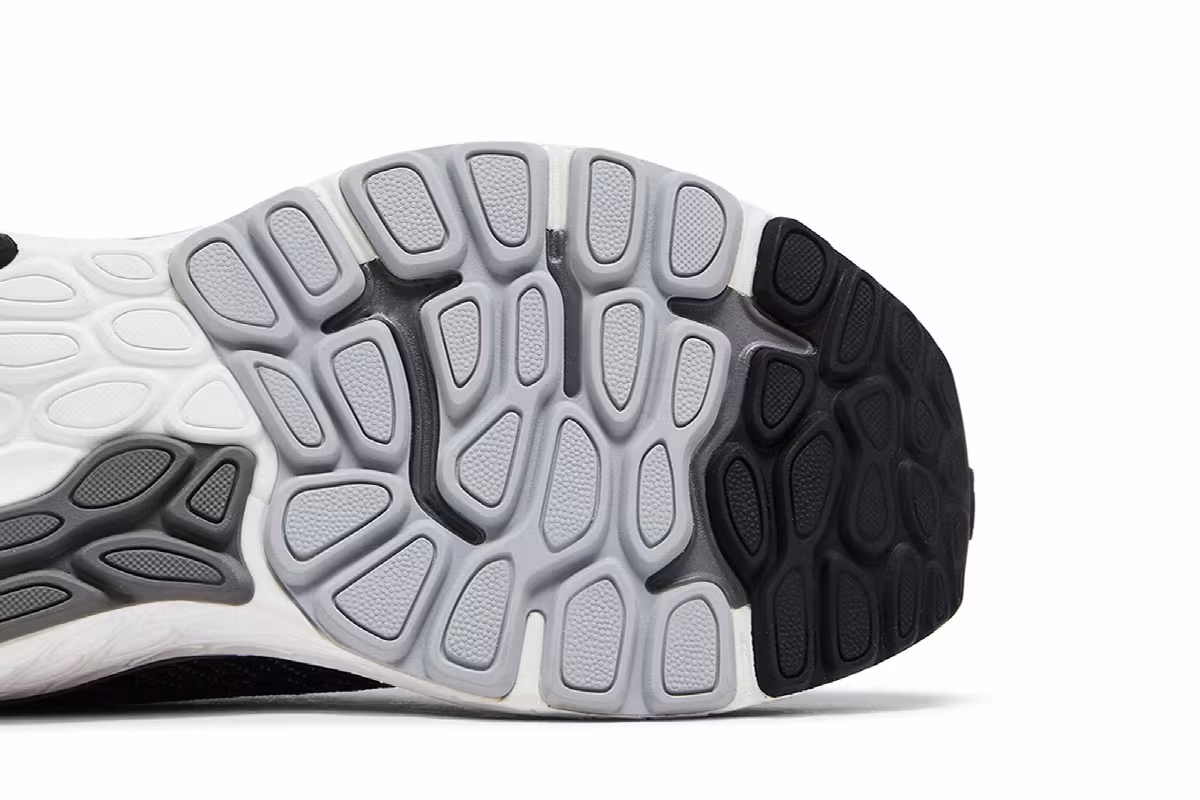 New Balance Women's Fresh Foam X 860v13 2E Wide Black White, view 6