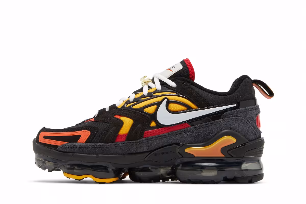 Nike Air VaporMax Evo SE First Use - Black Orange, view 4
