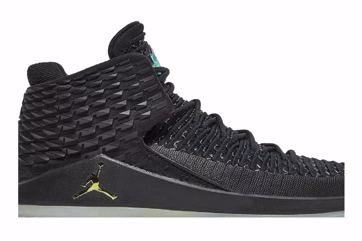 Air Jordan 32 Black Cat, view 3