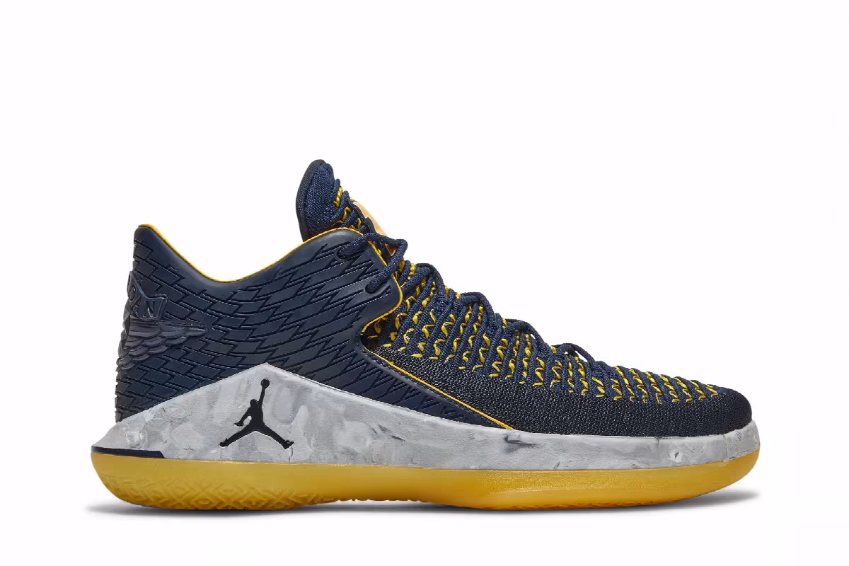 Air Jordan 32 Low Michigan Wolverines, view 2