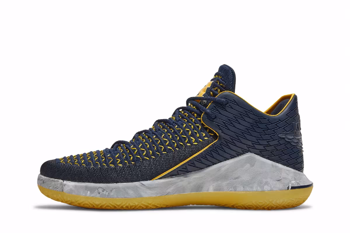 Air Jordan 32 Low Michigan Wolverines, view 4