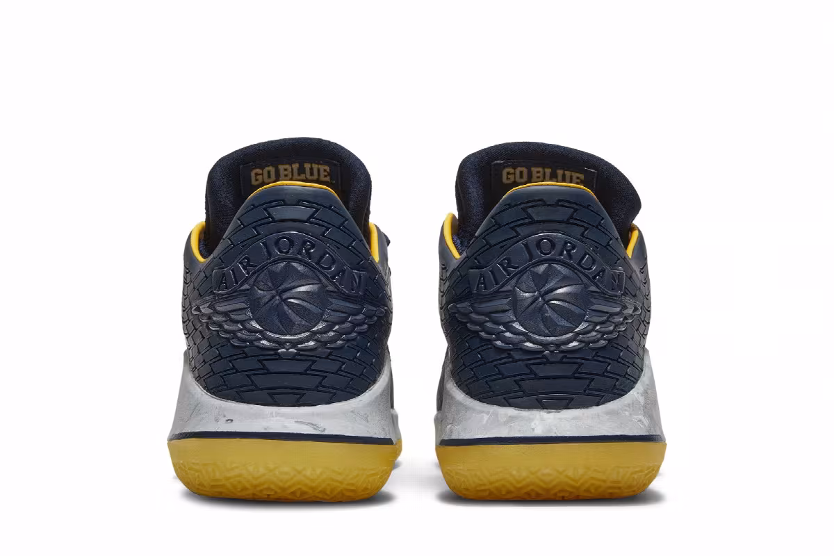 Air Jordan 32 Low Michigan Wolverines, view 7