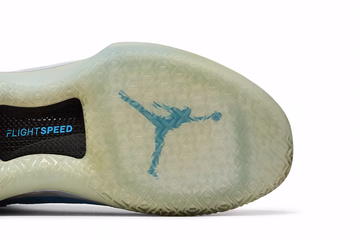 Air Jordan 32 ‘UNC - Clear Outsole’ UNC - Clear Outsole, view 6