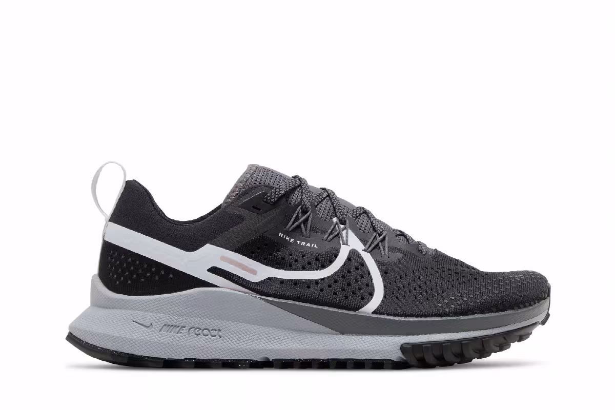 Nike Women's React Pegasus Trail 4 Black Dark Grey, view 2
