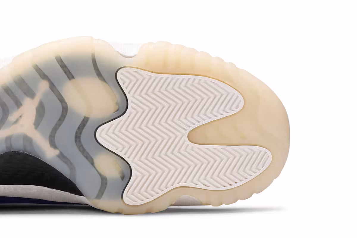 Air Jordan Future Hyper Royal, view 6