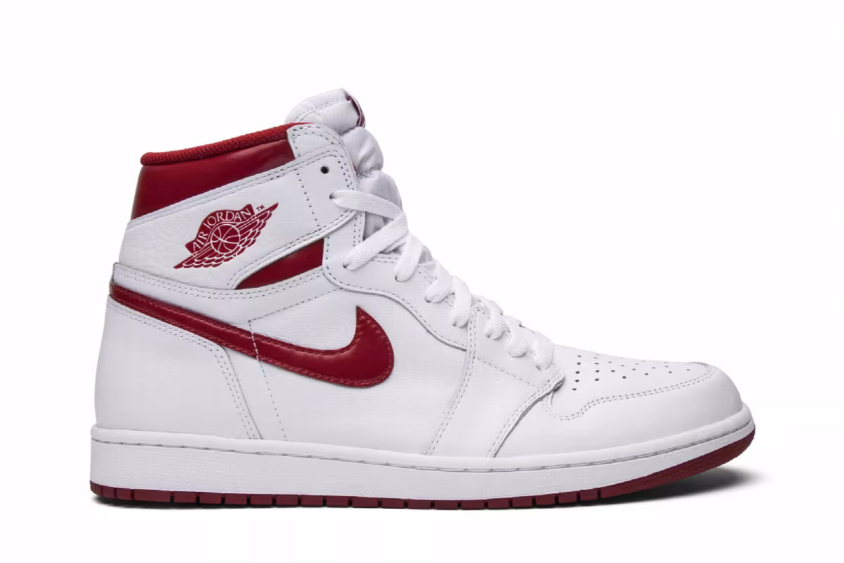 Air Jordan 1 High OG Metallic Red, view 2