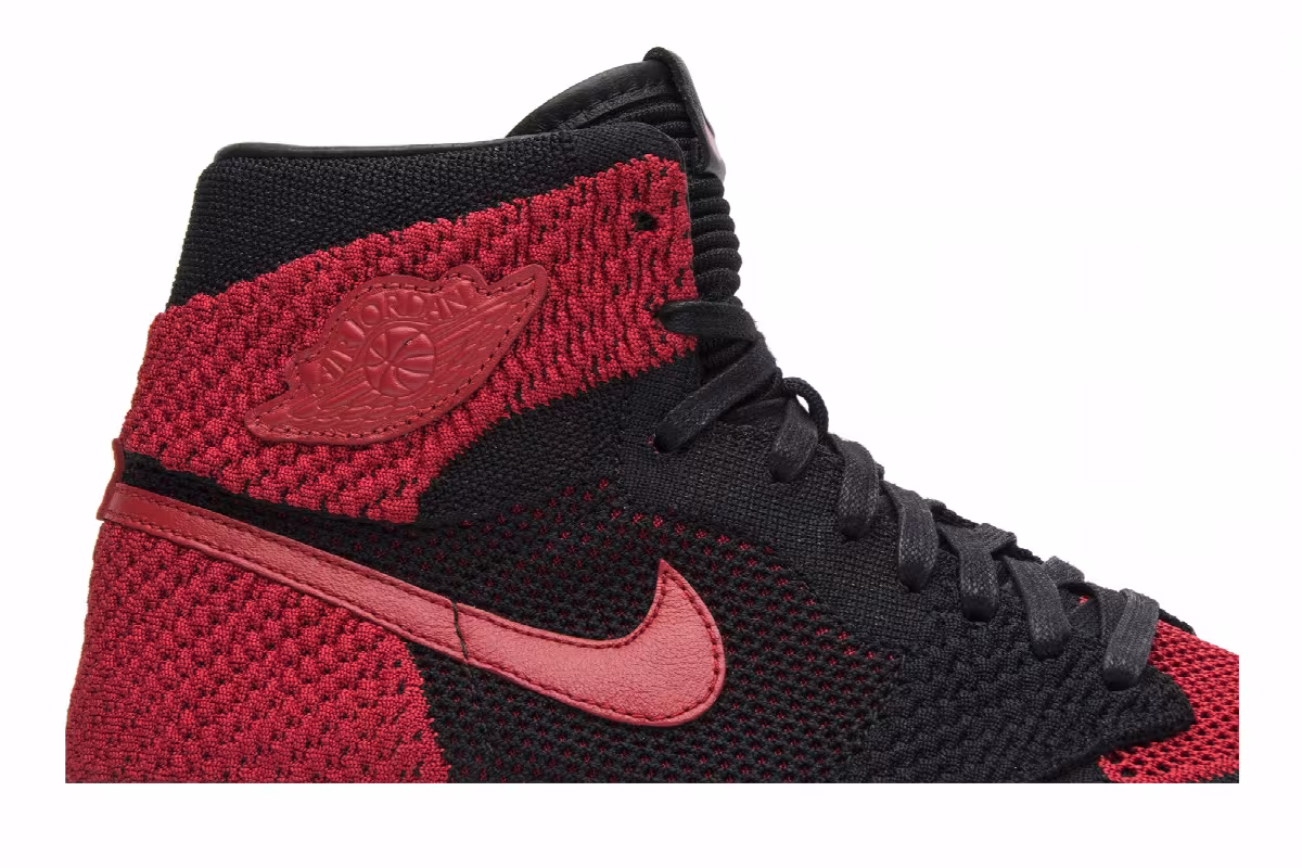 Air Jordan 1 High OG Flyknit Bred, view 3