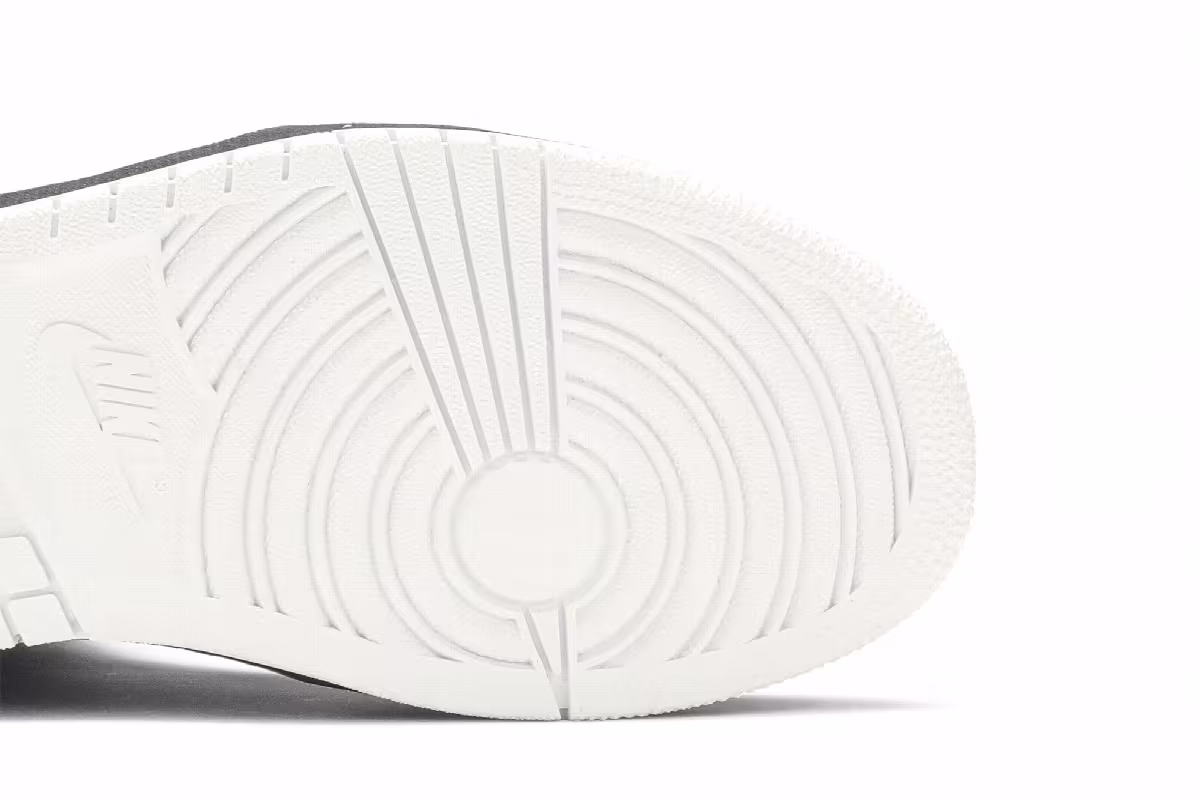 Air Jordan 1 High OG Perforated, view 6