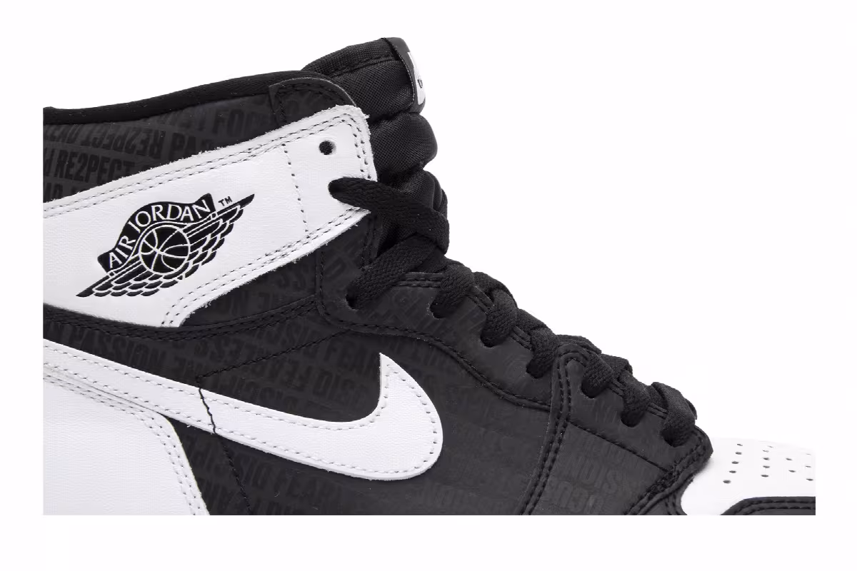 Air Jordan 1 High OG Derek Jeter, view 3