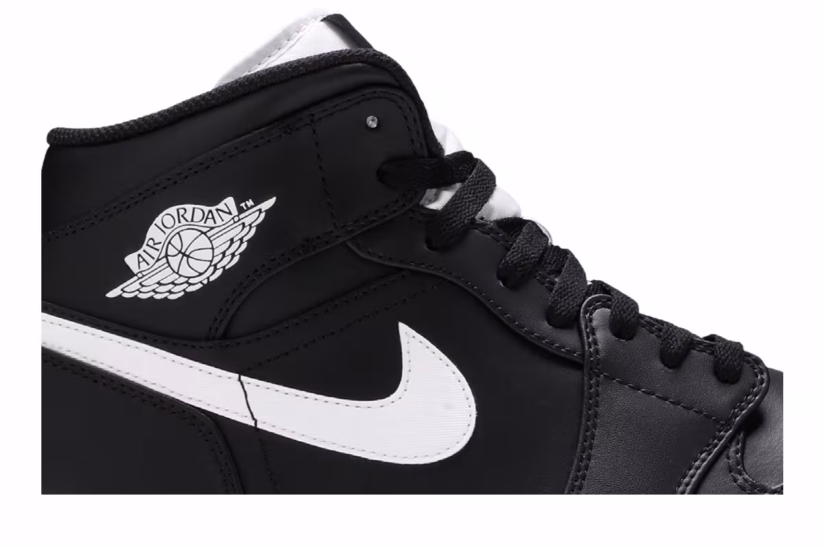 Air Jordan 1 Mid Black White, view 3