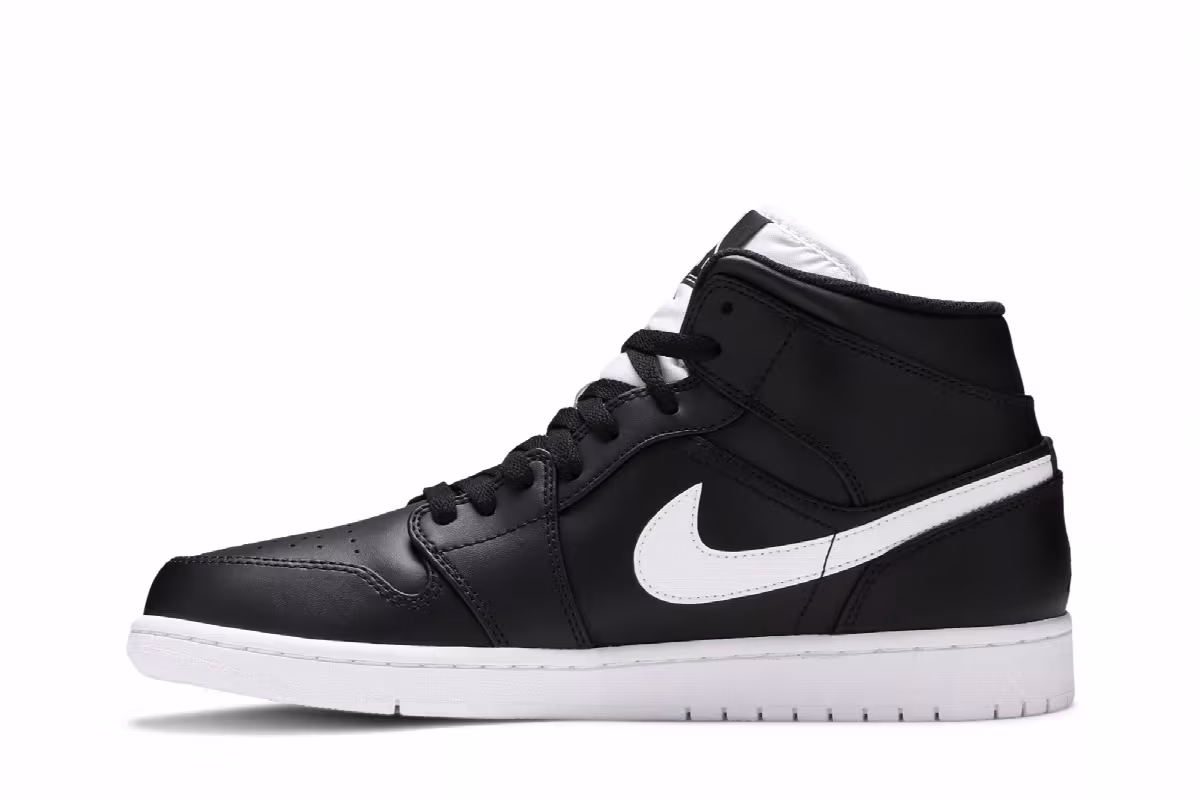 Air Jordan 1 Mid Black White, view 4