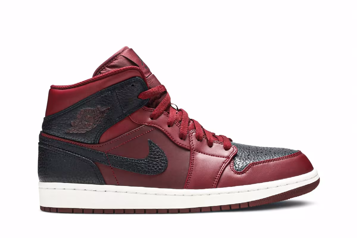 Air Jordan 1 Mid Reverse Banned, view 2